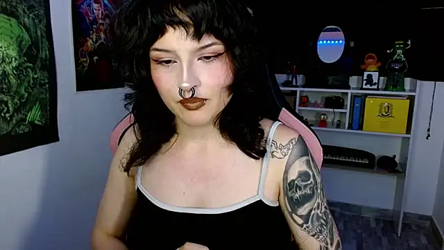 Snapshot of neena_nyx_ chatting on June 25, 12:10 am neena nyx online show from June 25, 12:10 am