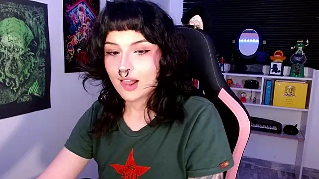 Snapshot of neena_nyx_ chatting on July 8, 1:10 am neena nyx online show from July 8, 1:10 am