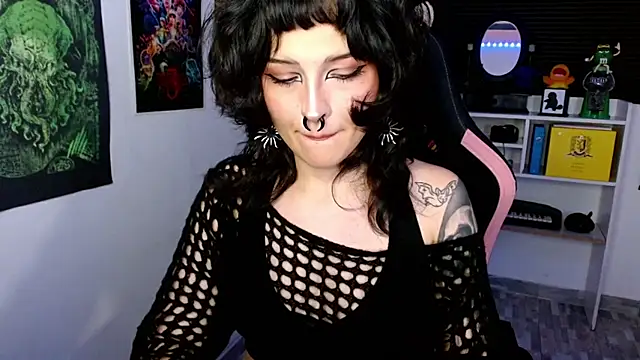Snapshot of neena_nyx_ chatting on July 9, 12:04 am neena nyx online show from July 9, 12:04 am