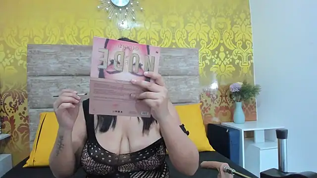 Snapshot of elianacollins23 chatting on February 10, 2:59 am elianacollins23 online show from February 10, 2:59 am