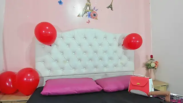 Snapshot of elianacollins23 chatting on February 14, 3:58 am elianacollins23 online show from February 14, 3:58 am