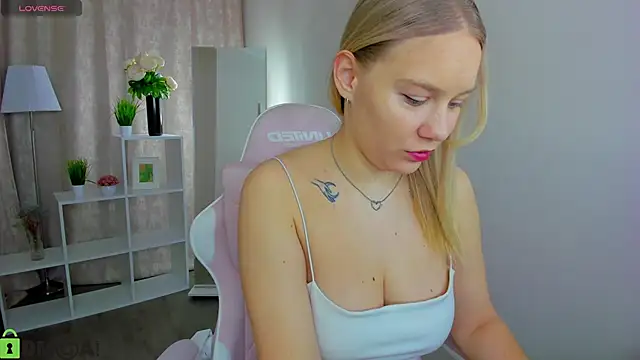 Snapshot of Vanessa_Harr1s chatting on February 21, 2:01 am Vanessa Harr1s online show from February 21, 2:01 am