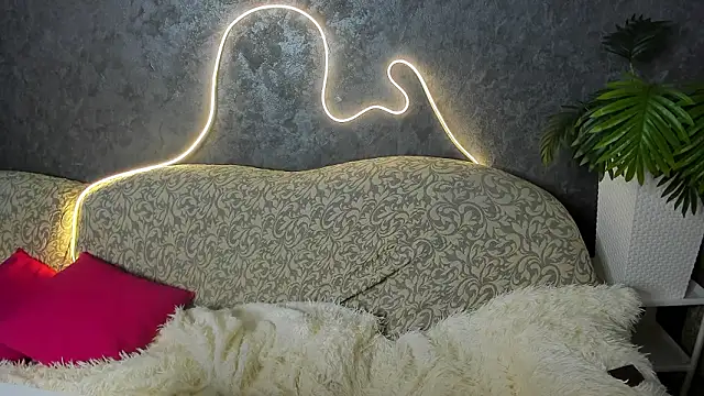 Snapshot of Dream_Olivia chatting on March 2, 5:08 am Dream Olivia online show from March 2, 5:08 am