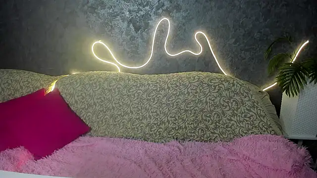 Snapshot of Dream_Olivia chatting on May 20, 2:51 am Dream Olivia online show from May 20, 2:51 am