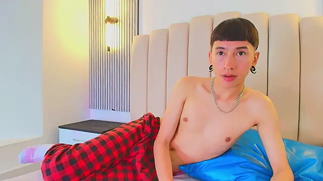 lian cameron online show from April 13, 3:45 am