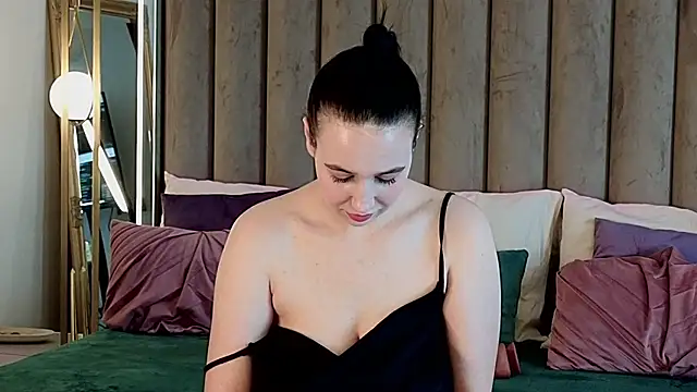 MavisReeve online show from April 16, 9:54 am