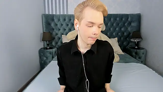 Je Salvatore online show from February 4, 7:47 am