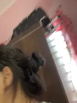 Snapshot of Lyn-be99 chatting on February 7, 5:00 am Lyn-be99 online show from February 7, 5:00 am