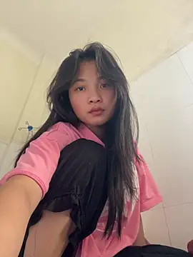 Snapshot of Lyn-be99 chatting on February 20, 6:59 am Lyn-be99 online show from February 20, 6:59 am