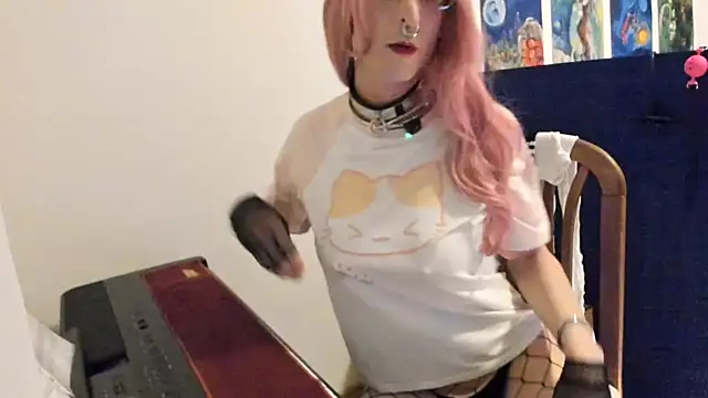 Snapshot of Miaxma chatting on May 2, 6:24 pm Miaxma online show from May 2, 6:24 pm