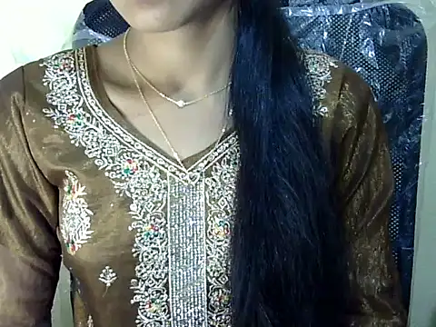 Snapshot of Khushi_v chatting on February 1, 2:37 pm Khushi v online show from February 1, 2:37 pm