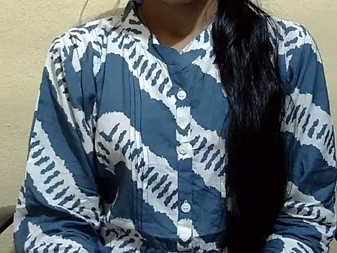 Snapshot of Khushi_v chatting on February 8, 3:48 pm Khushi v online show from February 8, 3:48 pm