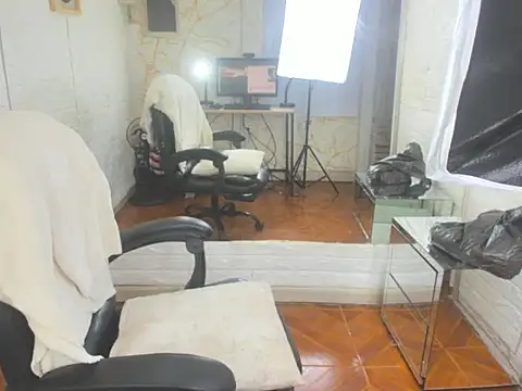 Snapshot of Shara_Oz chatting on February 7, 3:10 am Shara Oz online show from February 7, 3:10 am