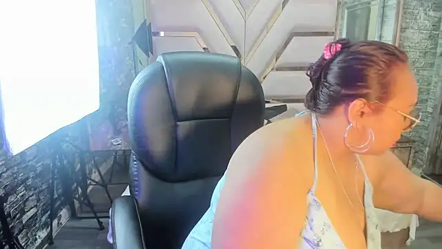 Snapshot of Shara_Oz chatting on February 8, 2:59 am Shara Oz online show from February 8, 2:59 am