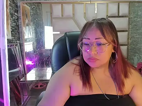 Snapshot of Shara_Oz chatting on February 21, 2:45 am Shara Oz online show from February 21, 2:45 am