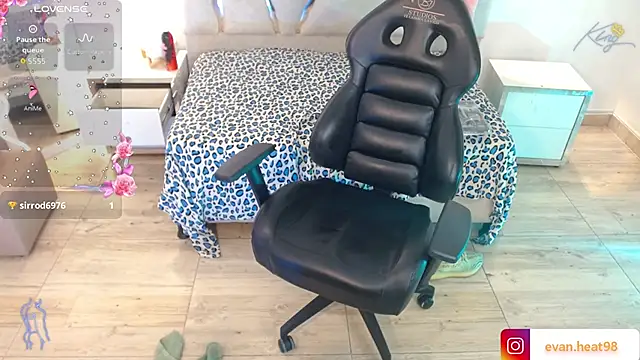 Snapshot of EVAN_TAY chatting on February 3, 6:22 am EVAN TAY online show from February 3, 6:22 am