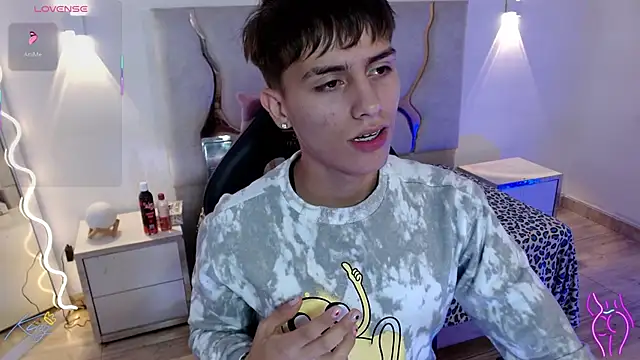 Snapshot of EVAN_TAY chatting on February 11, 3:11 am EVAN TAY online show from February 11, 3:11 am