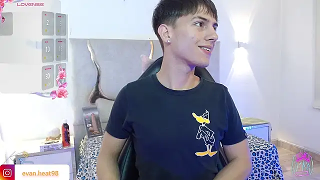 Snapshot of EVAN_TAY chatting on February 14, 4:09 am EVAN TAY online show from February 14, 4:09 am