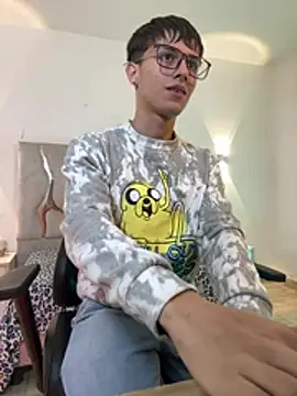 Snapshot of EVAN_TAY chatting on February 18, 3:13 am EVAN TAY online show from February 18, 3:13 am