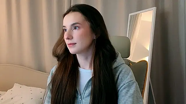 ssandralovin online show from February 15, 7:43 pm