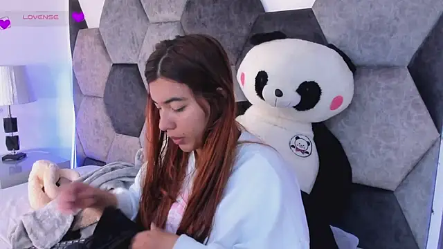 Snapshot of DulceJones chatting on February 23, 8:28 pm DulceJones online show from February 23, 8:28 pm