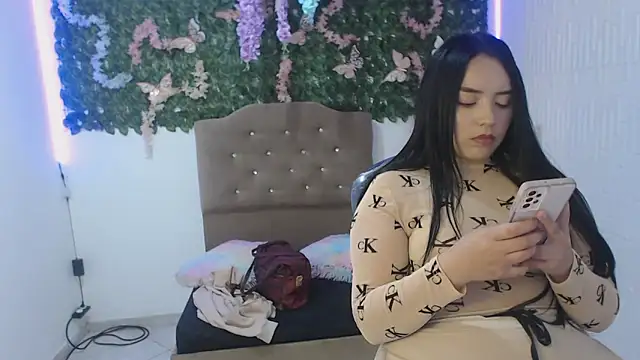 Snapshot of adara_cute_69 chatting on February 12, 7:53 pm adara cute 69 online show from February 12, 7:53 pm