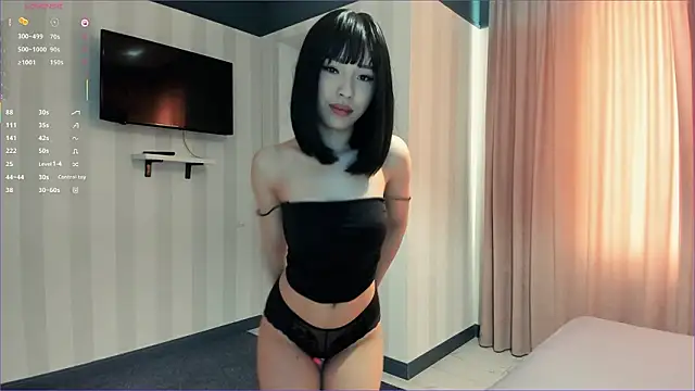 Snapshot of laumalove chatting on February 1, 5:17 am laumalove online show from February 1, 5:17 am