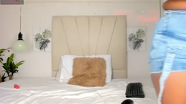 Snapshot of Ashley_Ebony__ chatting on February 4, 12:55 pm Ashley Ebony online show from February 4, 12:55 pm