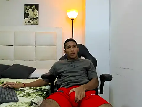 Snapshot of ricky_spensar23cm_ chatting on February 10, 2:04 am ricky spensar23cm online show from February 10, 2:04 am