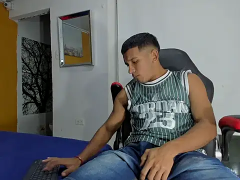 Snapshot of ricky_spensar23cm_ chatting on February 28, 2:12 am ricky spensar23cm online show from February 28, 2:12 am