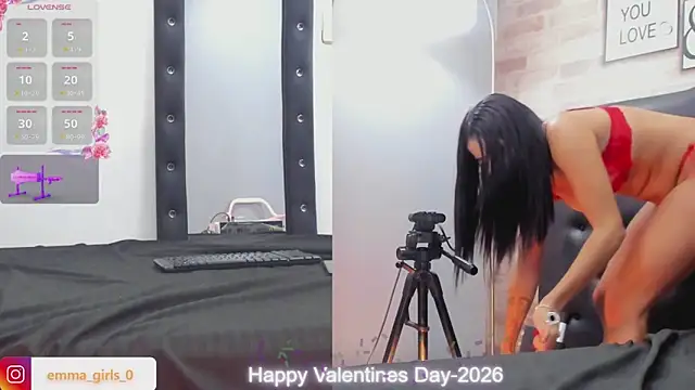 Snapshot of emmagirl0 chatting on February 14, 2:47 pm emmagirl0 online show from February 14, 2:47 pm