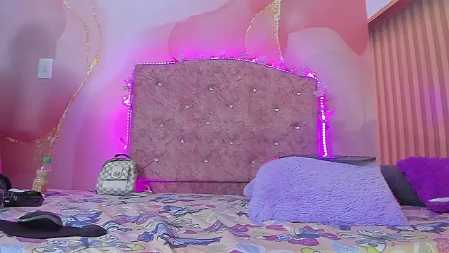 Snapshot of Melanie__Evans chatting on February 20, 11:11 am Melanie Evans online show from February 20, 11:11 am