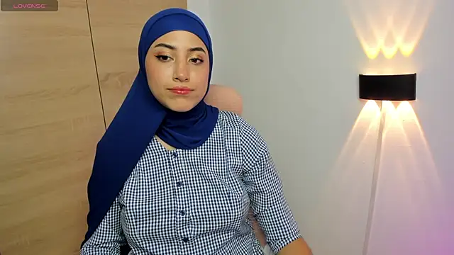 Snapshot of LAY_LA_ chatting on February 4, 10:04 pm LAY LA online show from February 4, 10:04 pm