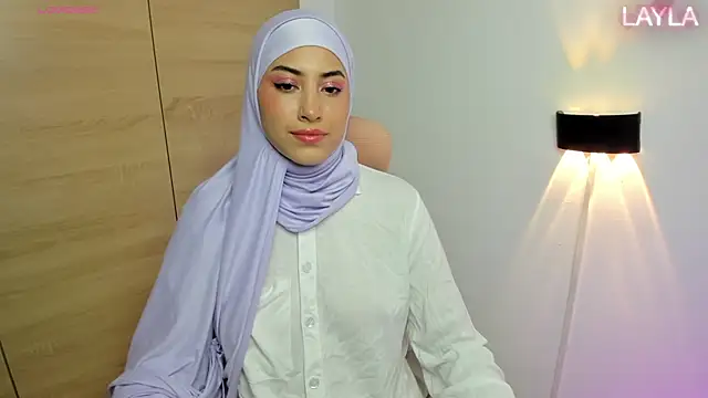 Snapshot of LAY_LA_ chatting on February 5, 11:20 pm LAY LA online show from February 5, 11:20 pm