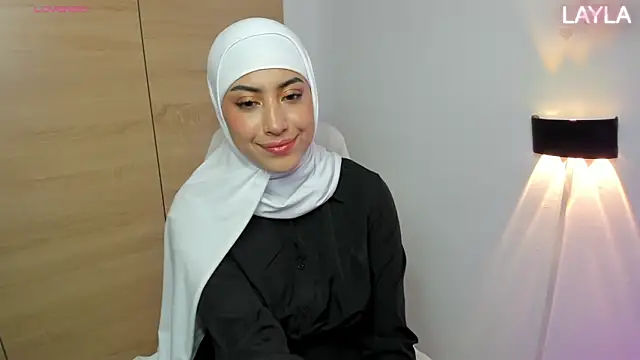 Snapshot of LAY_LA_ chatting on February 7, 10:02 pm LAY LA online show from February 7, 10:02 pm