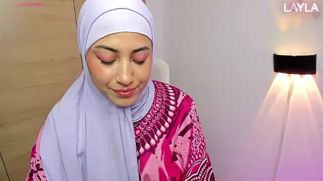 Snapshot of LAY_LA_ chatting on February 11, 3:39 pm LAY LA online show from February 11, 3:39 pm