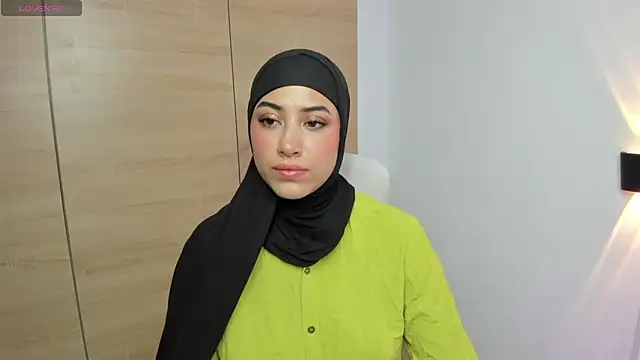 Snapshot of LAY_LA_ chatting on February 12, 8:59 pm LAY LA online show from February 12, 8:59 pm