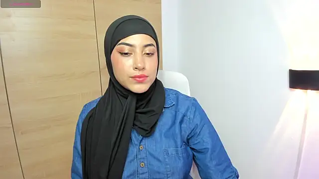 Snapshot of LAY_LA_ chatting on February 13, 10:06 pm LAY LA online show from February 13, 10:06 pm