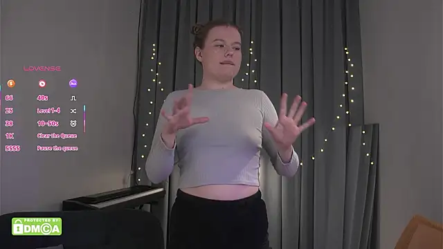 Snapshot of Agatha_Gris chatting on February 3, 9:20 pm Agatha Gris online show from February 3, 9:20 pm