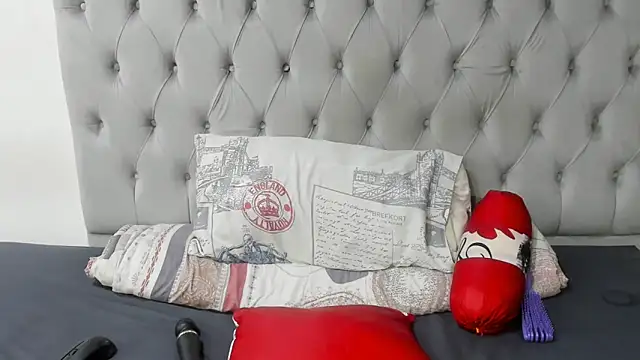 Snapshot of DarkBubble09 chatting on February 20, 8:09 pm DarkBubble09 online show from February 20, 8:09 pm