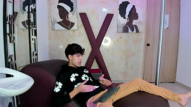 PRETTY COCK1 online show from April 17, 1:30 am