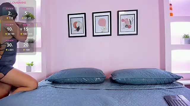 Sophia Salem online show from February 5, 11:59 am