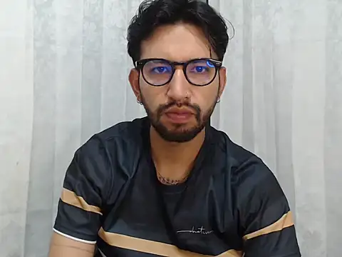 thomass1018 online show from June 2, 2:24 am