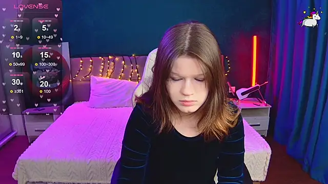 Snapshot of Lunatrend chatting on February 16, 12:01 pm Lunatrend online show from February 16, 12:01 pm