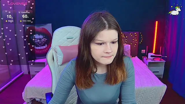 Snapshot of Lunatrend chatting on March 1, 12:07 pm Lunatrend online show from March 1, 12:07 pm