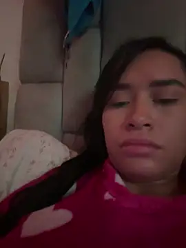 Snapshot of Zoe_dim chatting on February 19, 3:35 am Zoe dim online show from February 19, 3:35 am