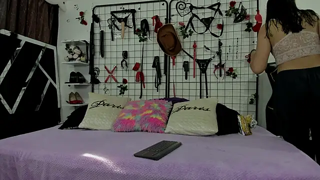 Snapshot of playful-girls chatting on February 17, 1:40 pm playful-girls online show from February 17, 1:40 pm