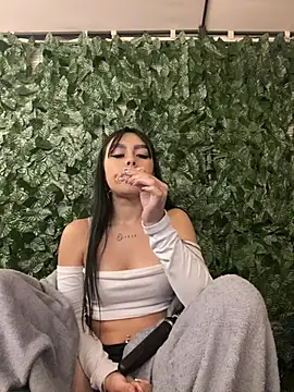 Snapshot of scarlett_pinkk1 chatting on February 4, 3:01 am scarlett pinkk1 online show from February 4, 3:01 am