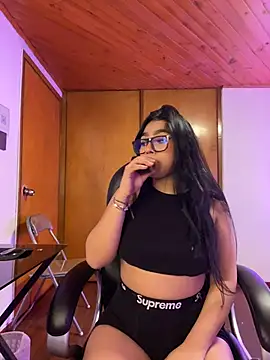 Snapshot of Violetta_pinkk1 chatting on February 21, 4:02 am Violetta pinkk1 online show from February 21, 4:02 am