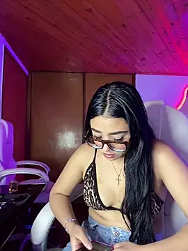 Snapshot of Violetta_pinkk1 chatting on February 27, 4:23 am Violetta pinkk1 online show from February 27, 4:23 am